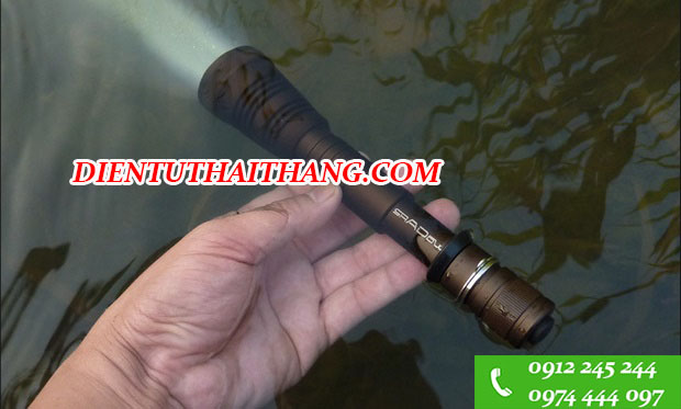 Shadow TC300 chống chịu nước tốt