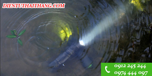 Shadow VG10 khả năng chịu nước tốt