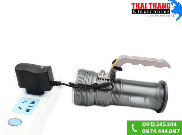 Đèn pin siêu sáng XML-T6 10W Y520